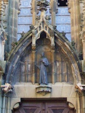 일본의 승천의 성 마르티노_by Lorenzo Askasibar_photo by Zarateman_on the facade of the Cathedral of the Good Shepherd in San Sebastian_Spain.jpg